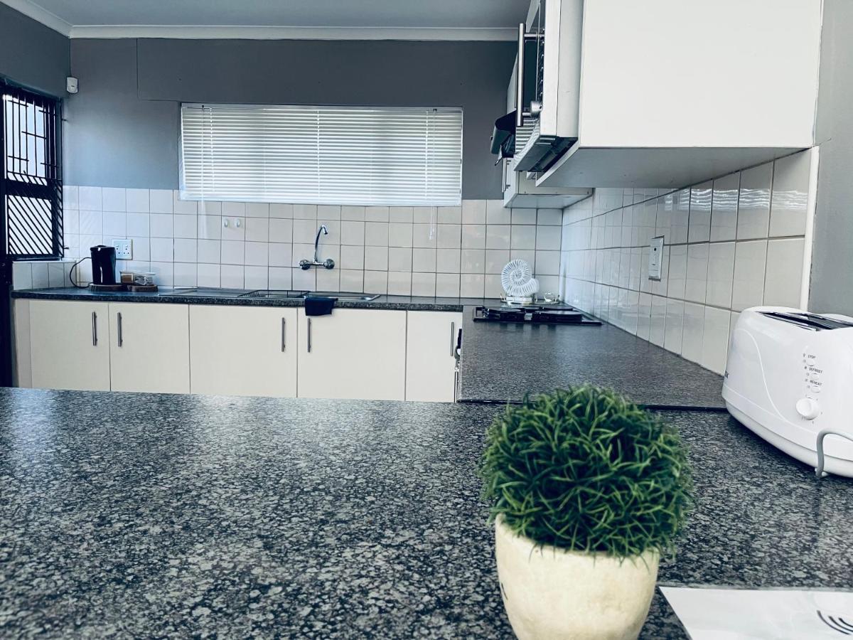 Otis Self Catering Lägenhet Walvis Bay Exteriör bild