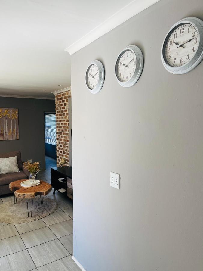 Otis Self Catering Lägenhet Walvis Bay Exteriör bild