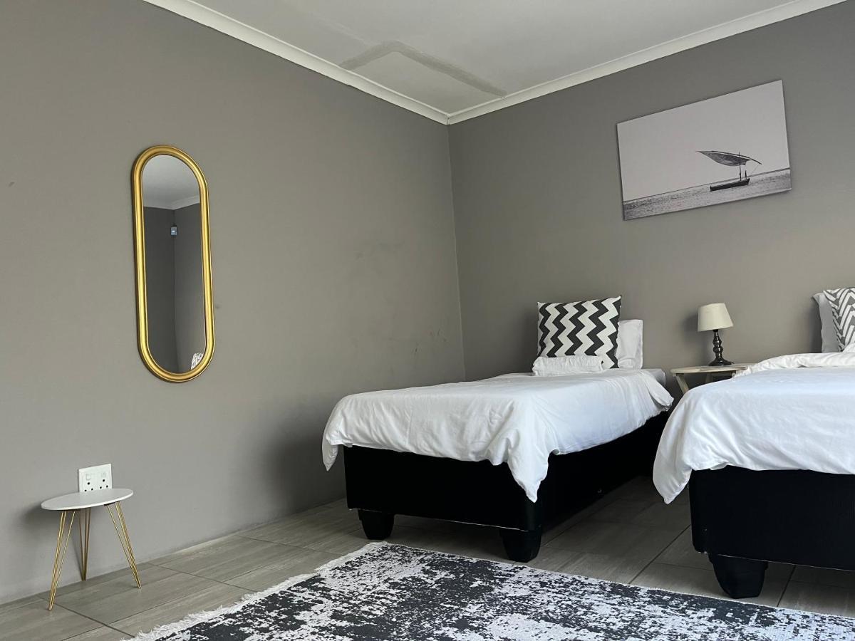 Otis Self Catering Lägenhet Walvis Bay Exteriör bild
