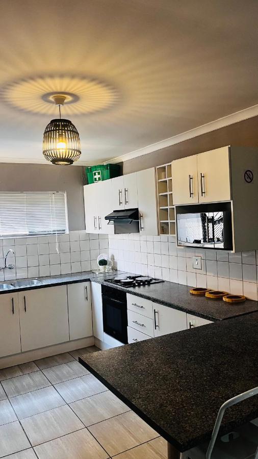 Otis Self Catering Lägenhet Walvis Bay Exteriör bild